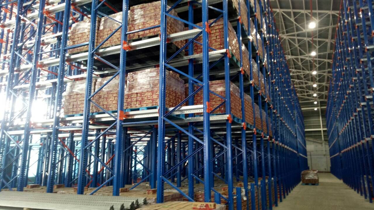 哪些类型的产品最适合驶入式货架系统？