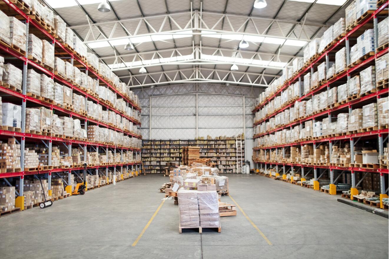 全面分析托盘货架：通用仓储的核心选择。如何更高效地选择和使用它们？